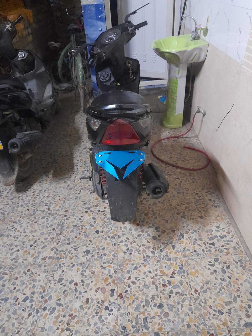 سلام عليكم ثعلب 2008  مكينه 58 دراجه شلعه ومعدل كهربائيات كله شغاله  نقص الدراجه يرادله تفيلس  وكسر ب الكفر الأمامي موضح بلصوره رايده 400 وبيه مجال مكانه بغداد التاجايات 
***********
