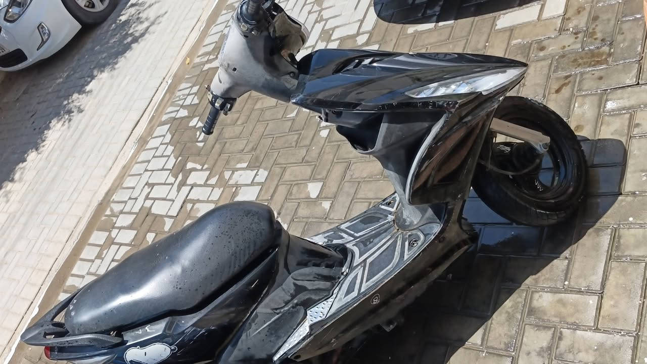 ألسلام عليكم ماكس للبيع مكينه مكفوله ضفيره مكفوله من الزلغ كفرات شلع مختمه ولمكينه ختم واحد من لرمبه شلعه ومعدل خير من الله معدلهه ١١٠ نضافة الكفرات ٨٠ بلميه وبيه نقص فقط ستان خلفي وكلوب امامي مكينته أحسن من لرمبه نعومه ونضافه سعرهه ٦٥٠ (هذا رقمي *********** مكاني بغداد السيديه
