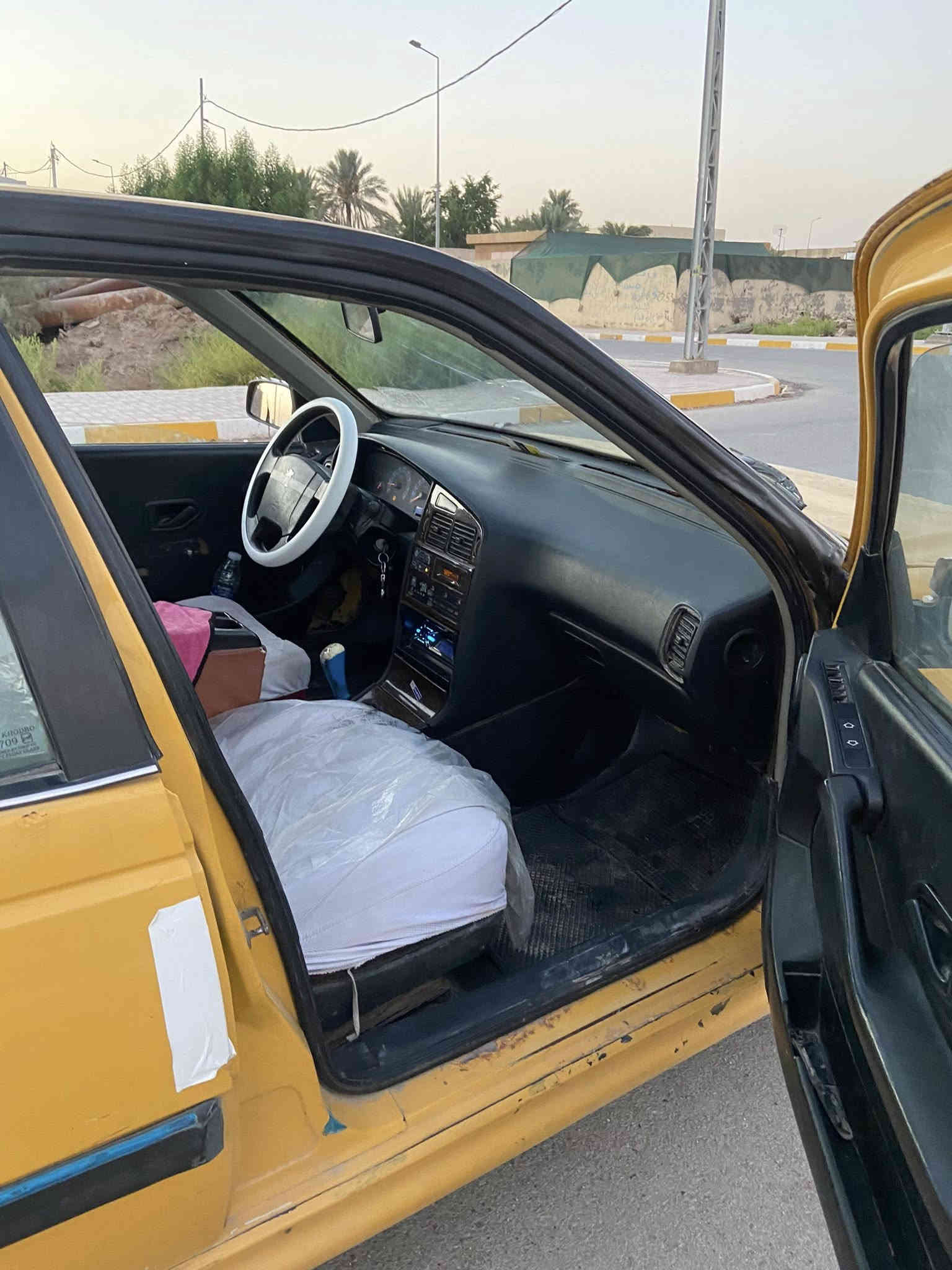 السلام عليكم بيجو بارص 2010 للببع كوم حديد اتكفل سرقه وعشائر
محرك بي تنقيص كير نضيف تبريد شغال 
صدر جديد
تايرات نظيفة 
مكاني الصويرا 
***********

١٨ وبيه مجال
