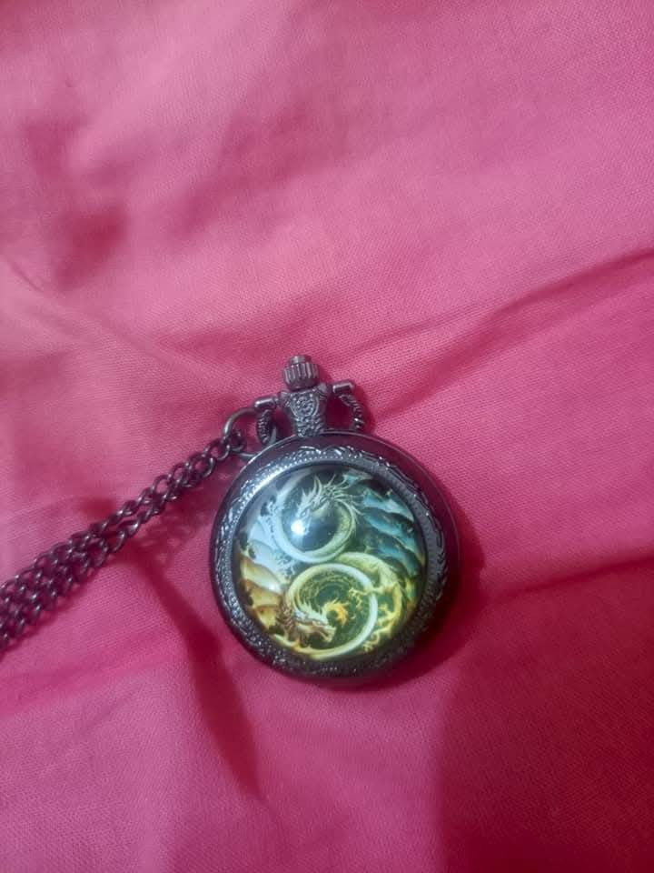 سلام عليكم خوان عندي ساعات مثل مموضح بل صوره نحاس هندي للبيع القطعه 10 عندي 12قطعه اذا شلعه كلهن سعرهن يختلف وموجود توصيل جميع المحافظات تواصل ***********
