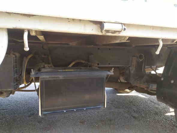 السلام عليكم للبيع كيا عموشه موديل 2015رقم  بغداد انكليزي الجديد هزه وفحص وسنوية كامل باسمي مكينه 3000 جديده السيارة نظيفة باستثناء تبريد ضعيف وشبر بارد عكس السائق السيارة ماشيه 157K السعر 100ورقه العنوان بغداد البياع هاتف ***********
