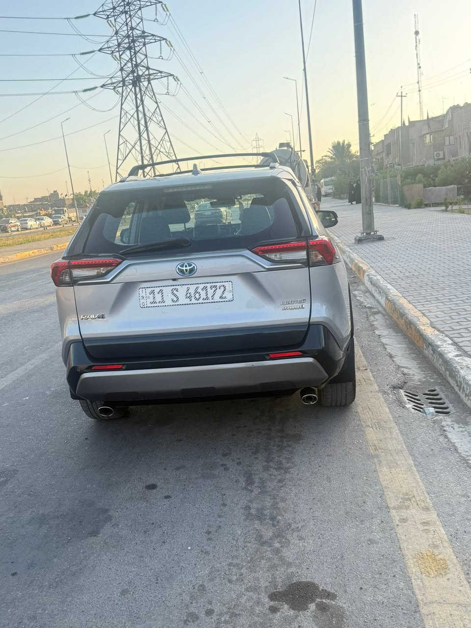 السلام عليكم
راف فور موديل ٢٠٢١ لمتد فول 
محرك 2500 هايبر  بانزين 
حادثها صطحي بدون دواخل بدون ايرباك 
المواصفات 
تحكم استيرن 
5 كامرات 
بنراما + فتحة 
تو كلر 
حساسات امامية +حساسات جانبية وخلفية 
تدفئة كشنات + تبريد 
كشنات جلد 
خزن ميموري 
شاشة كبيرة 
توقف ذاتي 
بغداد الكرخ الغزالية هياكل 
السعر 212 
للاستفسار ***********
