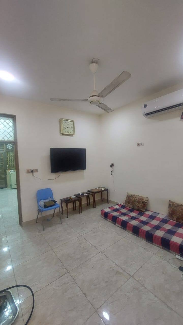 دار للبيع في الخطيب الزراعي شارع الرسول اول فرع على اليمين ثاني بيت على اليسار يبعد اقل من ٥٠ متر عن الشارع العام الرابط بين الغزالية والسريع  المساحة ٥٠ متر بناء ٢٠٢٣ سند ٢٥  يحتوي على صحيات خارجية وصحيات داخلية وصالة ومطبخ والطابق الاول ثنين غرف نوم والطابق الثاني غرفة وبيتوتة البيتونة والغرفة سندوش السكف فقط للاستفسار *********** صاحب البيت
