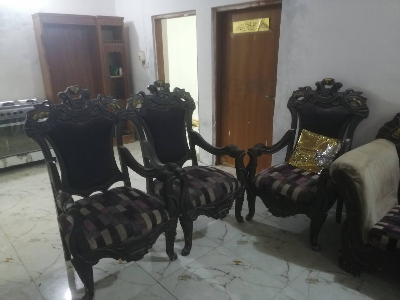 غراض للبيع كلمن وسعر استفسار تصل على رقم *********** او *********** واتساب بي العنوان النجف قضاء المناذره
