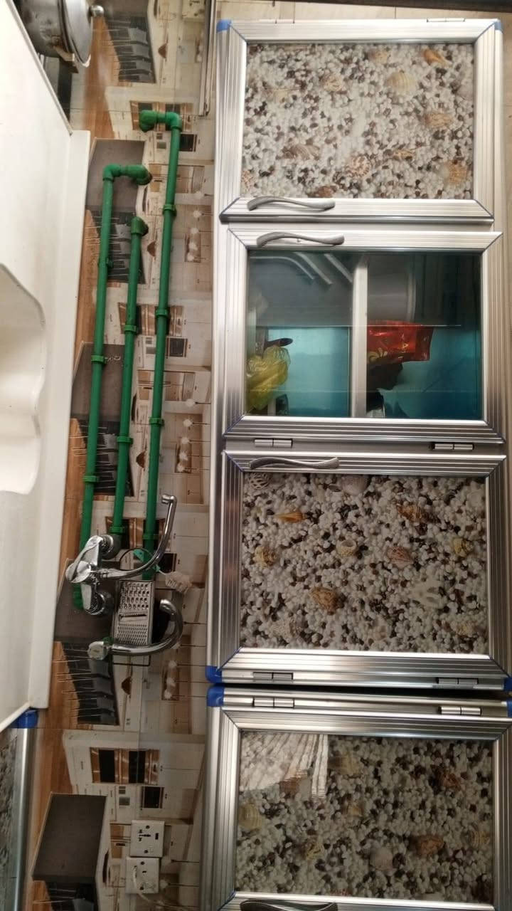 سلام عليكم عندي كاونتر 4قطع نضافه80/100السعر 300عنوان بغداد وعندي توصيل ***********
