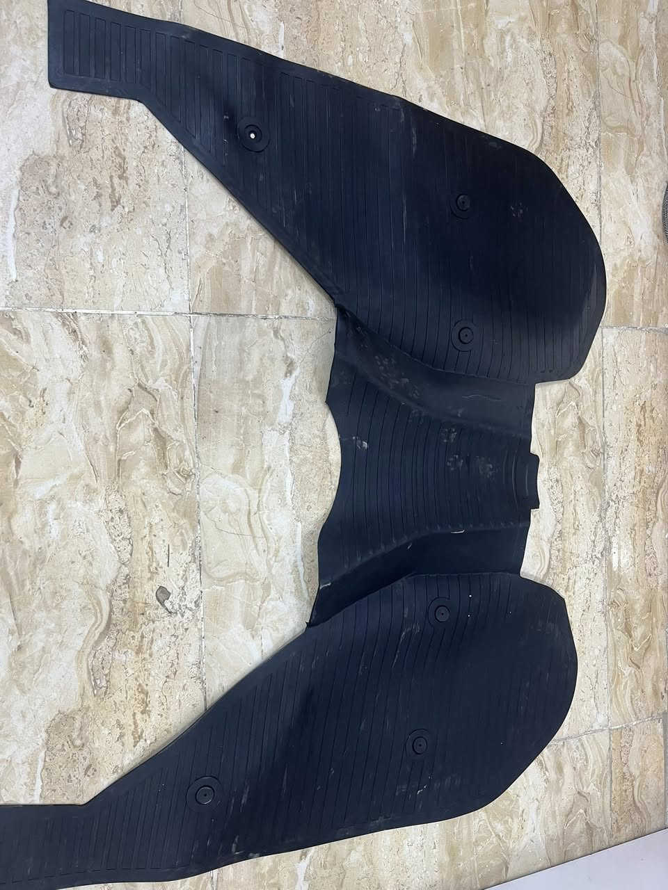 سلام عليكم دواسه خلفيه اصليه مال 24 ما مفتوحه 15
دواسه اماميه مال سايق اصليه كذالك 24 ما مستخدمه ولا مره 25
دوست بريك اصليه 10
مكاني بغداد العبيدي رقم ***********
