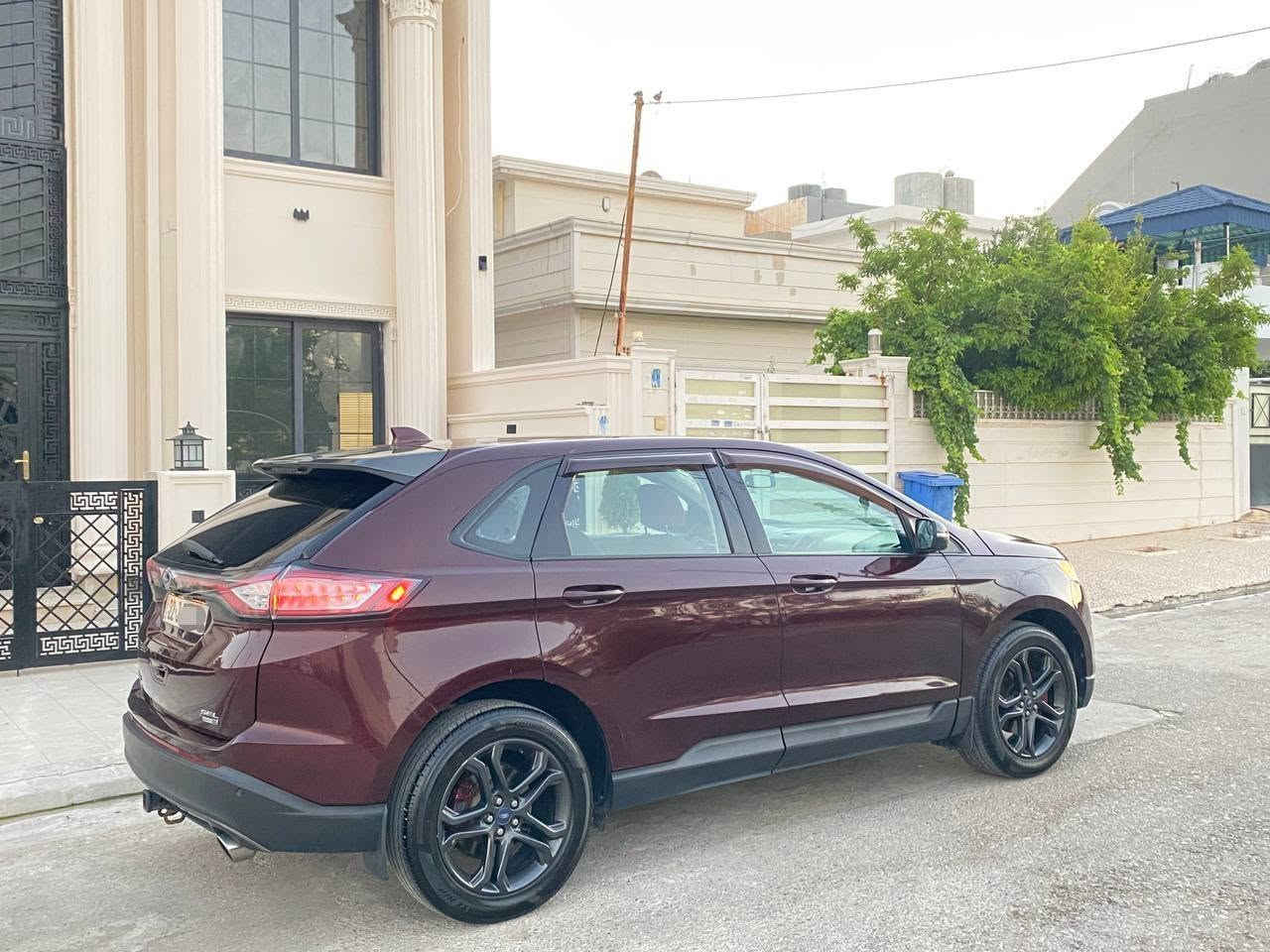 Ford Edge 2018 SEL
فورد ایدج  مواصفات SEL
لون مميز عنابي
يعني فول مواصفات عدا فتحة
ماشية 84 الف
سيرفس كامل مكمل جديد
محرك 20 تيربو مرغوب بصمة ابواب بصمة و تشغيل عن بعد فور ويل شفطات گير ب ستيرن كشنات كهربائي و تدفئة دواخل لونين كراسي خلفي كهربائي ينزل و صندوك كهربائي و يفتح ب رجل كود باب بيها بعد هواي مواصفات.....
حادث بسيط جاملغ نفر نص شبر بنيد بدون دواخل ايرباك فقط ستيرن سيستم
مواصفات حلو مرتبة سيارة مال البيت
سنوية و هزة جديد لحد 2029 بأسمي
مكاني اربيل 
رقم موبايل: 
***********
*********** أربيل, العراق
