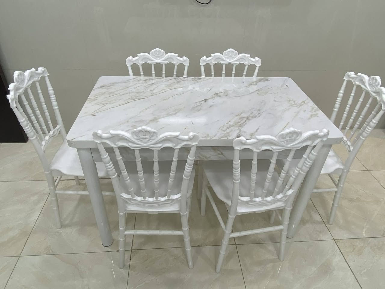 السلام عليكم اشتريت هذه الميز مال طعام قبل شهر اخذته هسه  اريده ابيعه لان ماعندي مكان جان ماعندي تخم شتريت تخم وماعرف وين اخلي اخذه اريده ١٥٠ وبي مجال العنوان شرطه الرابعه وره كباب ابو علي


**إذا كنت صاحب هذا الإعلان وتريد حذفه لأي سبب، رجاءا أرسل رسالة إلى الدعم الفني**