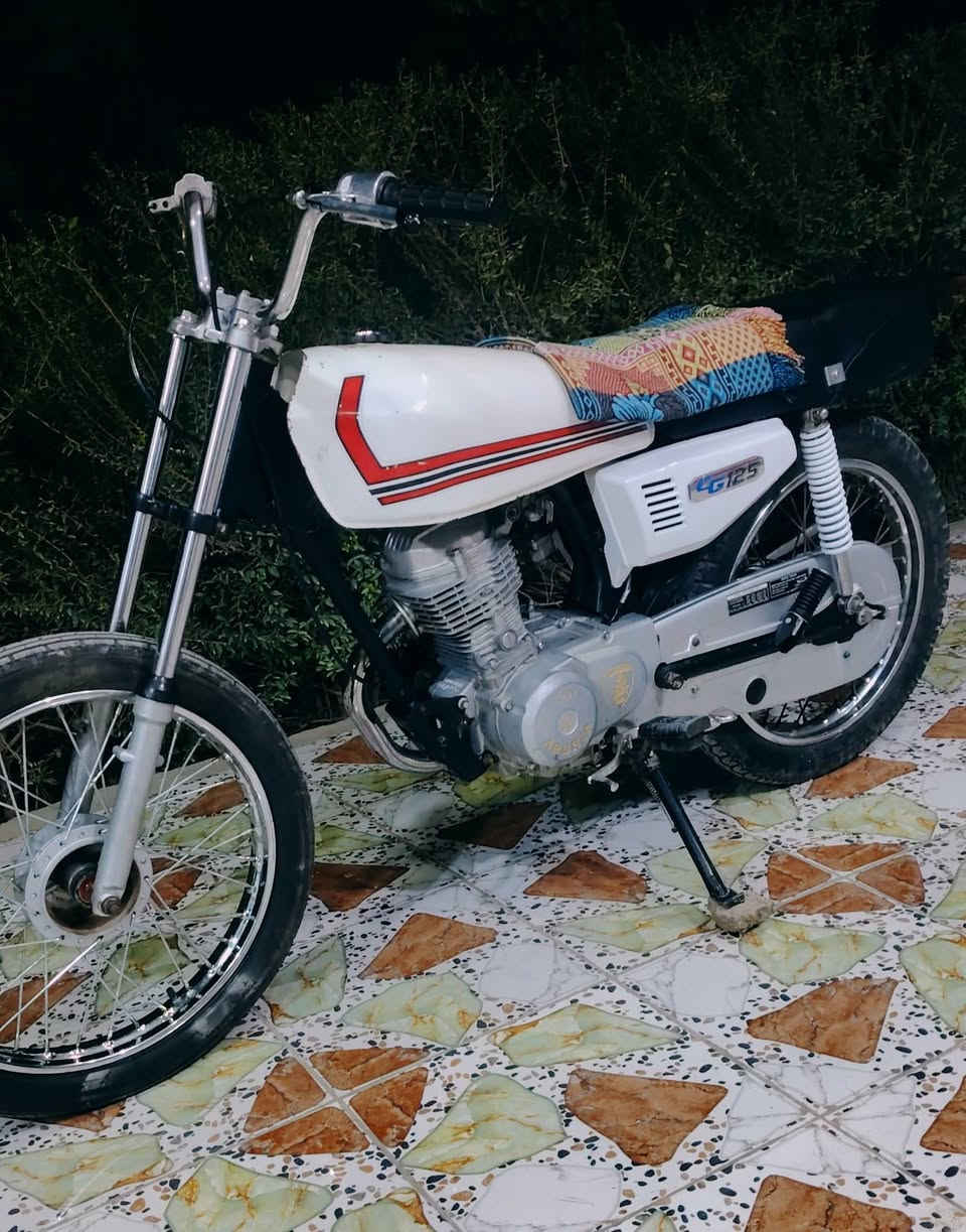 السلام عليكم
دراجة 4 كير للبيع، نظيفة وما بيها أي عيب، بدون أوراق لكن مكفولة من السرقة.
السعر 325 وبيهة مجال للشراي. 
المكان: حلة– عوفي.
للاستفسار: *********** (متواجد واتساب).
