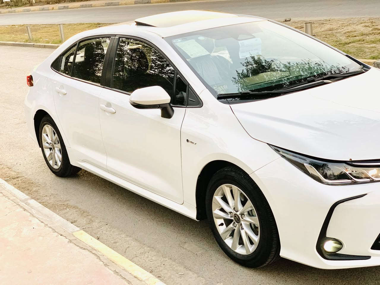 السلام عليكم للبيع
كورلا هايبرد موديل 2025 خليجي مكفولة كفالة عامة  لا بارد لاصبغ لا تبديل 
ماشية 10 الف حقيقي
فول مواصفات 
فتحه + بصمه + علامة السودة +مكينة 1800+ هند بريك بصمه +رادار امامي +اوتو هولد + فول تحكمات + كامره دواره + رادار خلفي +تحديد مسار + قيادة آلية 
وباقي لمواصفات لمعروفه 
السيارة بسمي تحويل مباشر 
مكان السياره بغداد 
للستفسار ***********
