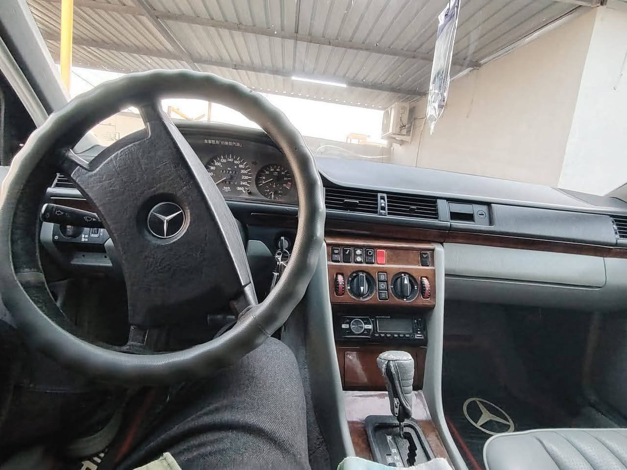 مارسدس دب 300
موديل 1988 محدث بيبي شبح بالكامل 
رقم صلاح الدين 
مكينه وكير 2500 بطه 
فتحه بصمه تشغيل 
غرفه نظيفه وبلاديه 
باتري جديد 
مصبوغه عام جماليه
بيها ضربة بتكمة السايق ومصلحة 
نقص صدر خلفي وتبريد كمبريسر 
مكان السيارة صلاح الدين
السعر ٤٢ 
***********

