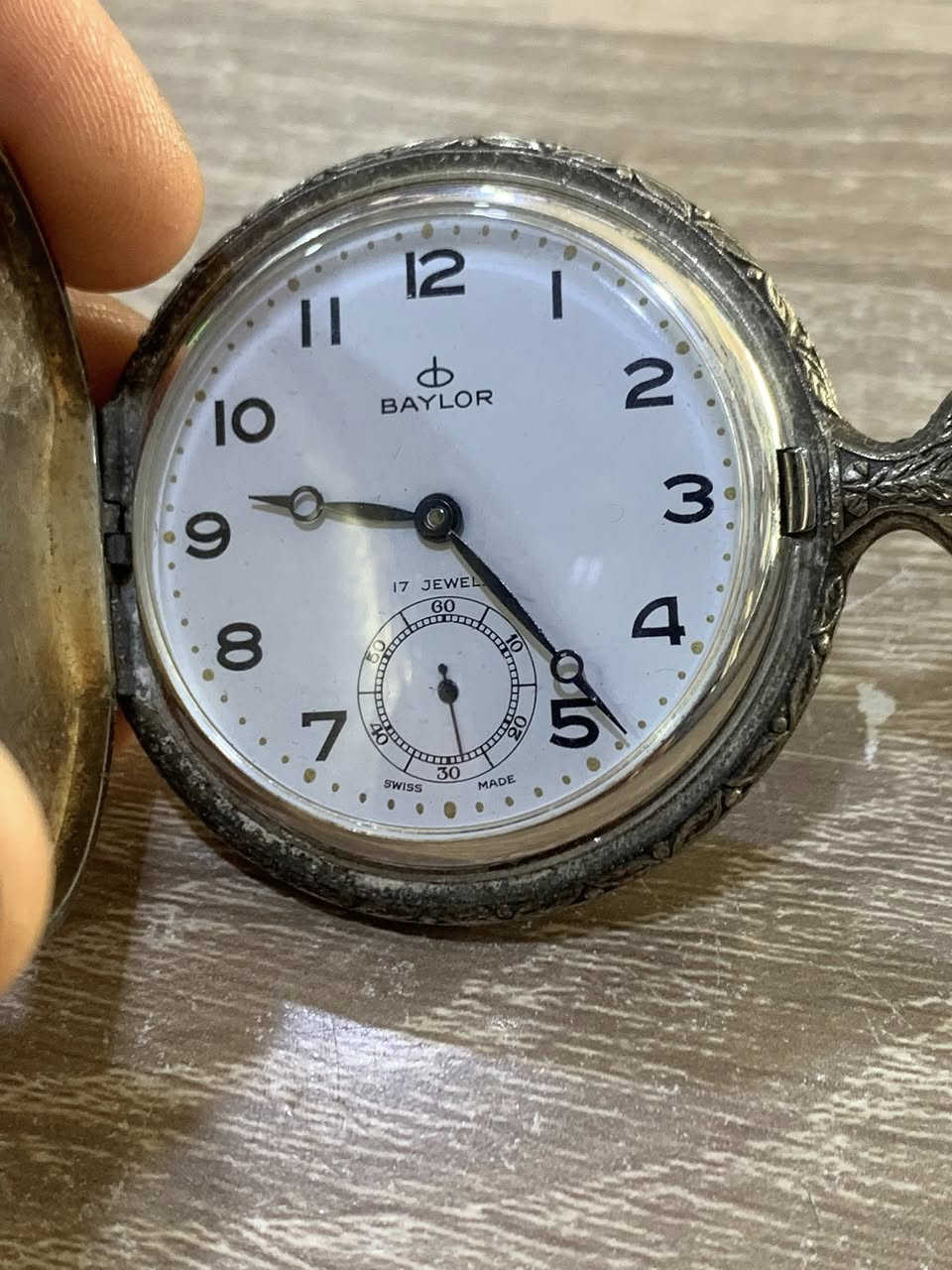 السلام عليكم للبيع ساعتين جيبي سويسري فنتج مع ساعة يد كاسيو دبل تايم مكينة ماطور غير مستخدمة السعر ١٢٥ الف يوجد توصيل لكل محافظات العراق Hussein Ibrahim @highlight


**إذا كنت صاحب هذا الإعلان وتريد حذفه لأي سبب، رجاءا أرسل رسالة إلى الدعم الفني**