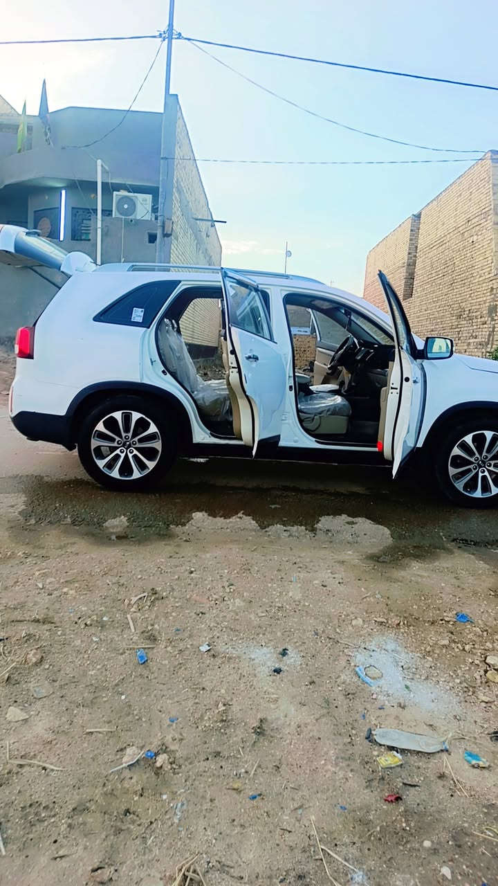 سلام عليكم سورنتو ٢٠١٤ خليجي محرك سته ٦ سلندر ٧ راكب تبريد ٣ قطع محرك كير تبريد حداديه تخم تاير كارتون سياره جاهزه للخير بيها ٥ قطع صبغ جماليه ابيع حزام  بدون دواخل بد تكم مكان سياره ديوانيه السعر ١٥٥ وبيها مجال تفصيل اتصال ***********
