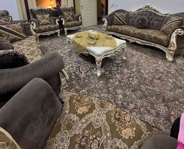 سلام عليكم تخم مع زوليه مع طبله كامل بحاله ممتازه للبيع السعر مليون و750 مجمع الغدير للتواصل ‭0771 296 0889‬ 
على هذا الرقم 
مكلف بالنشر
