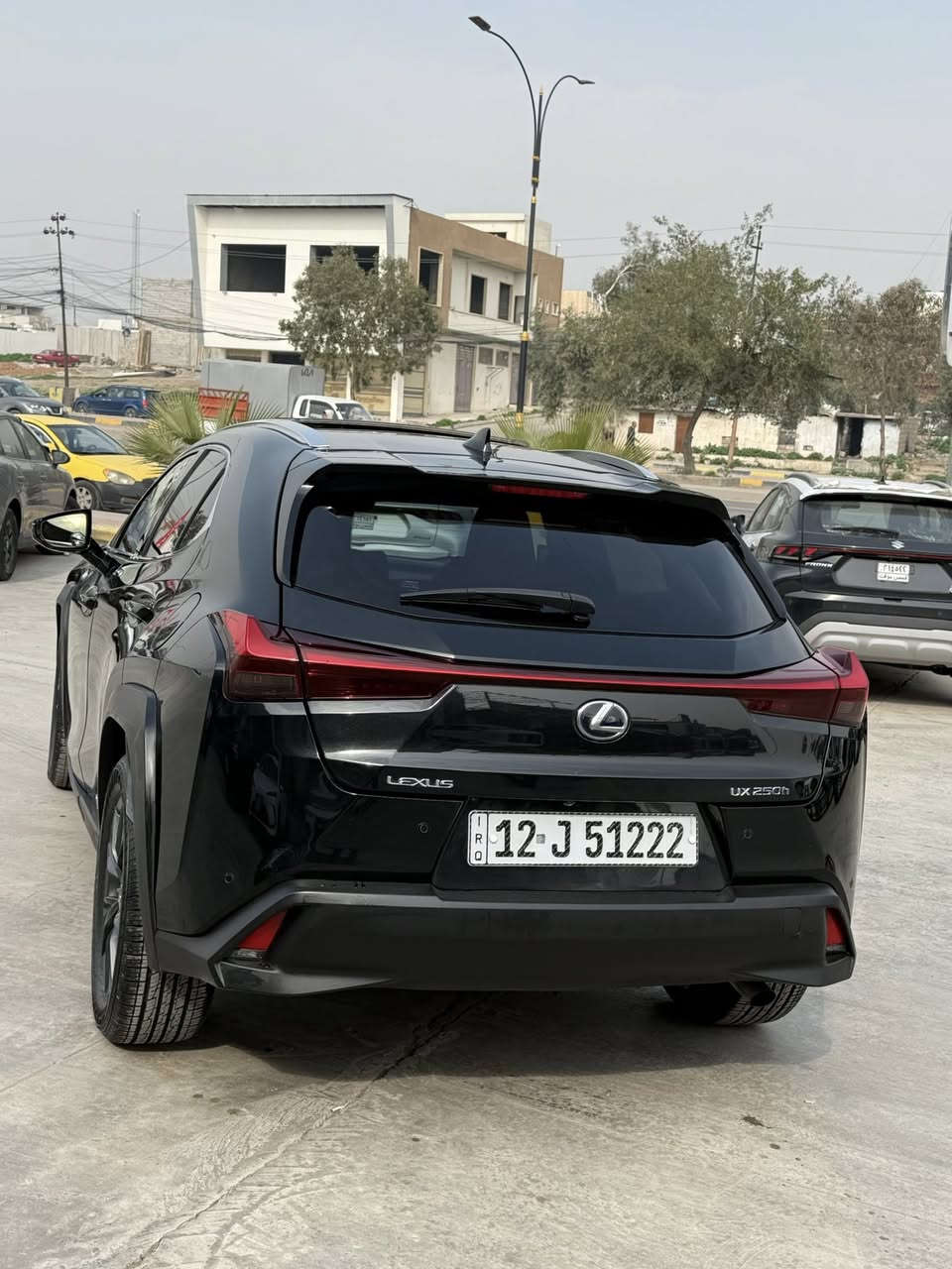 السلام عليكم 
للبيع فقط بدون مراوس 
((Lexus ux 250hybrid 2022))
السيارة محرك حجم ٤ سلندر سعة 2000cc هايبرد 
**فول مواصفات **
ماشية 55000 كيلو نظيفة جداً 
حادثها امامي بجم تعديل وصبغ درجة اولى وتبديل باب سائق وبيها شبر باب النفر صبغ
السيارة كلشي بيها جديد طخم تاير قبل اسبوع مشدود ،
سنوية باسمي والهزة بعدلها ٤ اشهر 
رقم نينوى الجديد شبه مميز (٥١٢٢٢ / ١٢) 
ثلاث اوضاع قيادة سبورت ، نورمال ، ايكو 
التفويلة ٣٨ لتر تمشيك ٩٠٠ كيلو فعلي واذا دوس تمشيك ٧٠٠ تقريباً ،رادار وتحديد مسارتبريد قطعتين ثلج والريش متحركة خاصية ( swing )،Hold + ev mode،نشاطها حيل حلوتاخذ بازين عادي ومحسن،اني افولها بس محسن
دهن Amzoil،اشاير مري + مري شفط
والتبديلات كلها بالوكالة والدشبول مالتها عربي اصلي السيارة مو وارد امريكي + ماوس تحكم بالشاشة 
سعرها 205 $ وبيها مجال قليل 
للتواصل الاتصال على الرقم بي واتساب ***********
