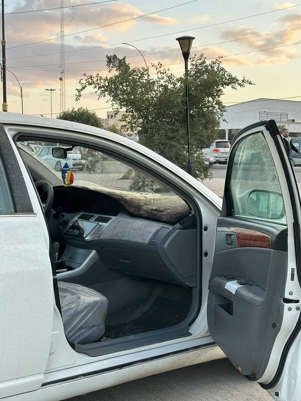 السلام عليكم الحلال للبيع افلون موديل 2008بيها مكانات صبغ 
محرك كير شرط أنطيك وين ميعجبك 
صدر امامي خلفي كله جديد 
منضومه زنون عالي ناصي كله شرط 
تخم ويل وتخم تايرات جدد شرط 
تحكمات ب استيرن شاشه 
كأمره خلفيه حساسات كلها شغاله 
تبريد تدفئه كله شغال 
رقم بغداد مميز سنويه ل 2029هزه 2026
سنتر لك جام كهربائي 
كشنات كهربائي 
هيترات مرايات 
محرك 6سلندر سياره مال جناي كامله ع آخر حبابه ربع مابيها مصرف 
مكان السياره تكريت شراي اتصل ع رقم وتدلل ***********
