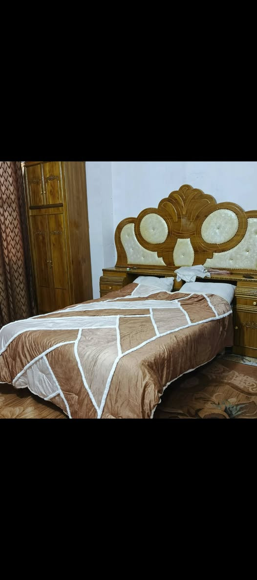 غرفه نوم للبيع داخل وخارج صاج (تسكام) استعمال كم يوم فقط السعر مليونين وبيها مجال  
***********
