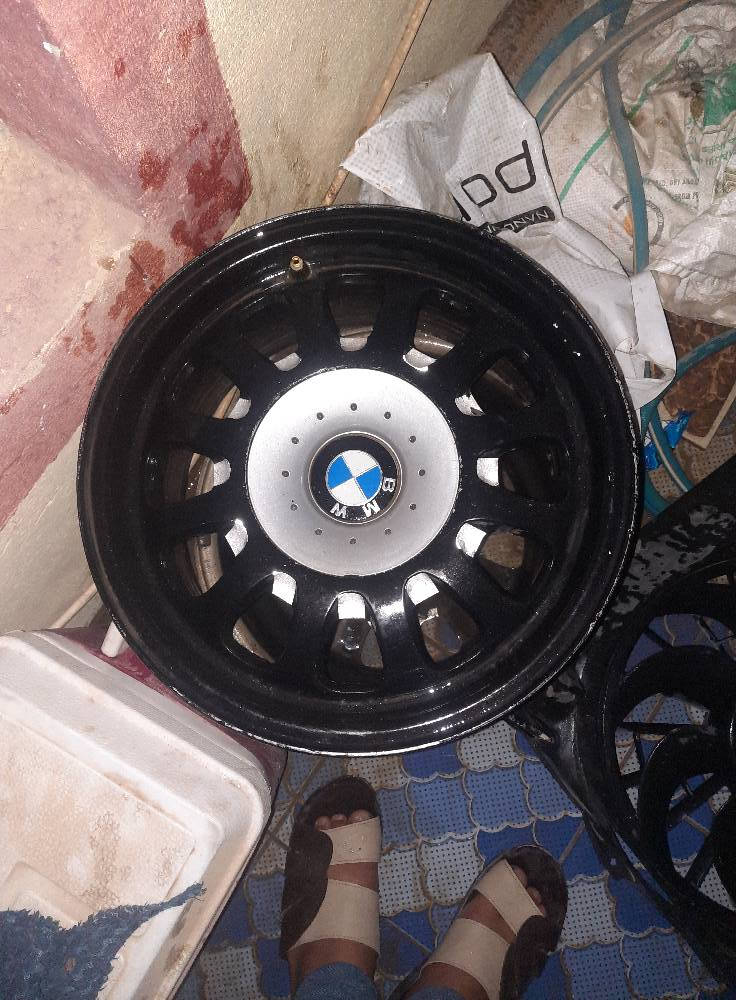 وياله
حجم 15
جدد لاتصليح ولاعواج 
سعرهن 125
مكاني الكوت 
***********
