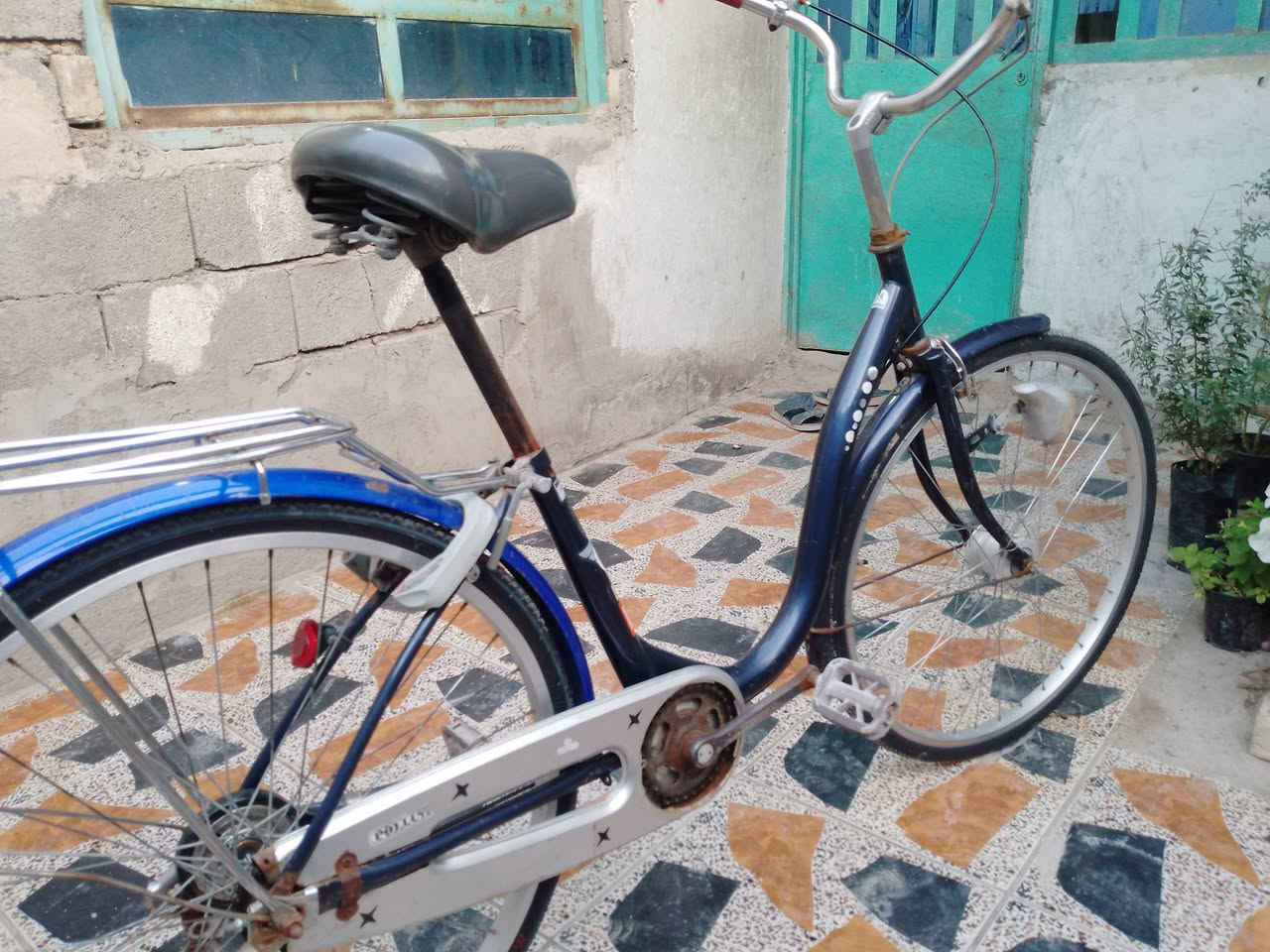 سلام عليكم بايسكل لل بيع سياحي حجم 26باله رقم الهاتف ***********
