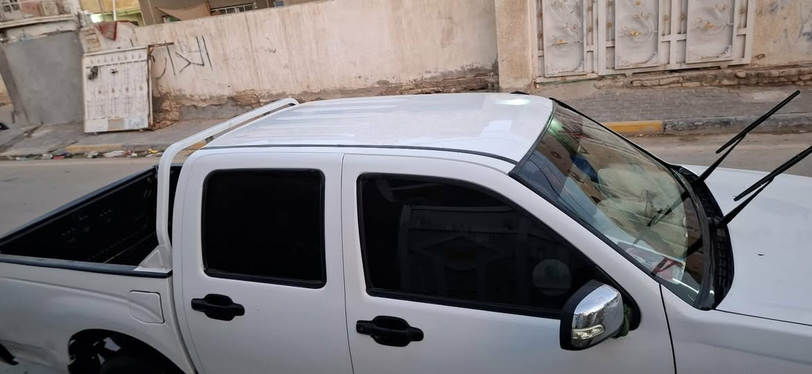 السلام عليكم للبيع بيكم جنبي صيني دبل قماره مكينه وكير وتبريد واكسل بلجيس وكهربائيات خير من الله تخم تاير صدر امامي وخلفي نضيفات توجد ضربه بيها بلجاملغ الايسر ع كد شبر ونص البنيد مصبوغ كان بي جراد دعاميه خلفيه مال افلاونزه سياره جديده تحويل ثانيوم سنويه لل29 لوحات انكليزي بغداد بااسمي مكان السياره كوت مركز المدينه السعر 65 وبيها مجال  ‏‪***********‬‏
