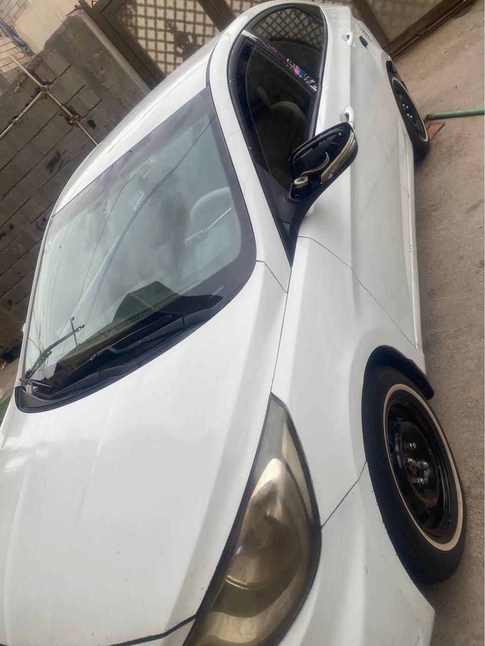 السلام عليكم اكسنت 2012 للبيع او مراوس 
سنويه باسمي سياره نضيفه محرك 1600 جديد هسه مشدود تبريد منضومه كامله جديده تخم تاير صارله شهر بيهه بارد باب الصدر وطخات مصلحات وتبديل باب خلف السايق اصلي تفصيخ مكاني شط العرب الجزيره
للتواصل واتساب
*********** Singapore
