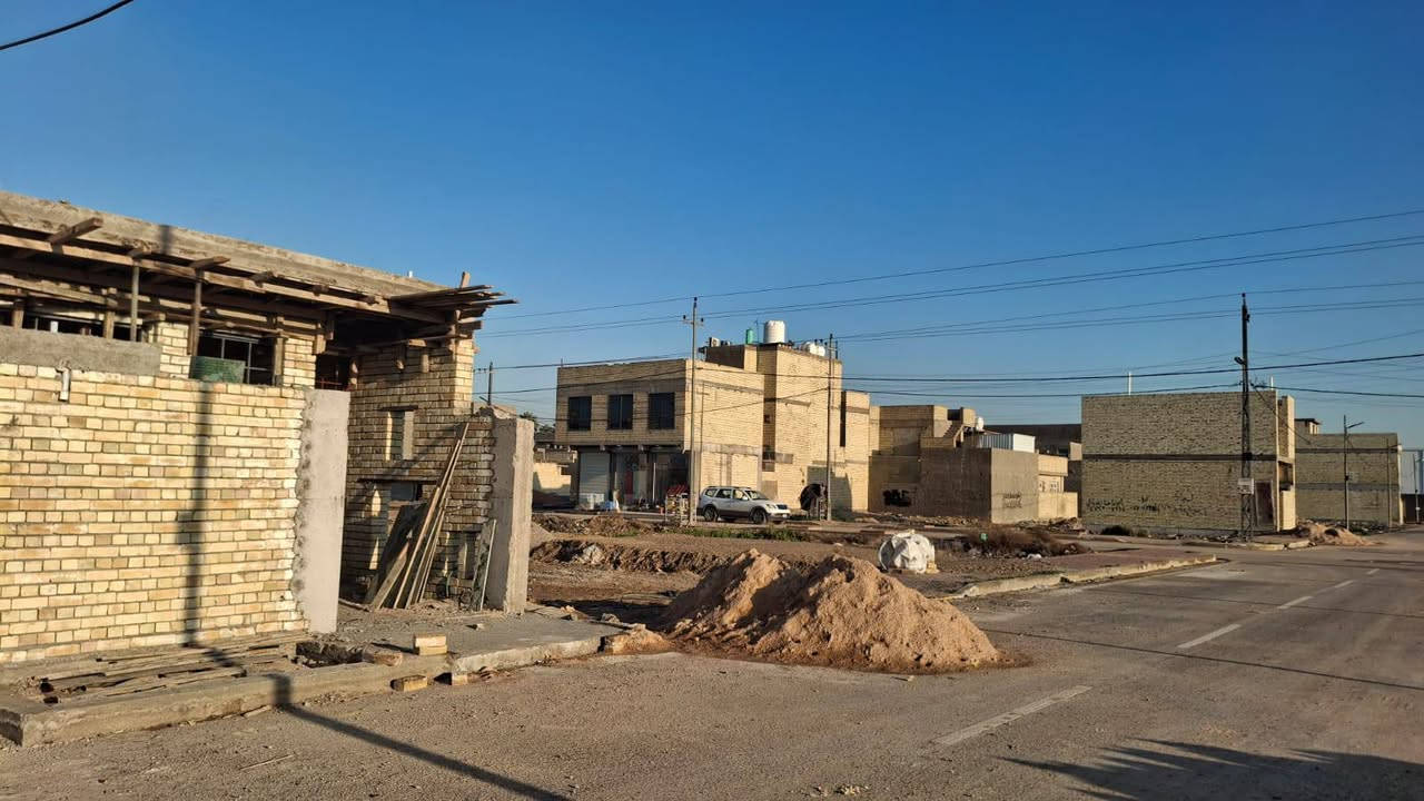 من رخصة الادمن هيكل للبيع مساحة 100 متر 
واجهة 5.5 نزال 18 
بيت بنية فرع ٣٨ على اليمين بصف الركن 
طابو زراعي سند ٢٥ تحويل مباشر من بيت بنية محكمة 

🔴ملاحظة شارع عرض ١٢ متر وارصفة مترين  🔴
ماء مخرج مجاري مخرج تبليط ارصفة انترنيت كهرباء 

طابق واحد مؤسس مجاري رفت ابواب حديد كاملة باب خارجية كاملة شبابيك فريم 
تاسيس السقف كامل مجاري حمام الطابق الثاني مؤسسة من ضمن السقف بواري سبالت مؤسسة بوري انترنيت صواعد ستلايت صواعد مرازيب مؤسسة 
السعر 70 مليون 

 صاحب الهيكل ***********
