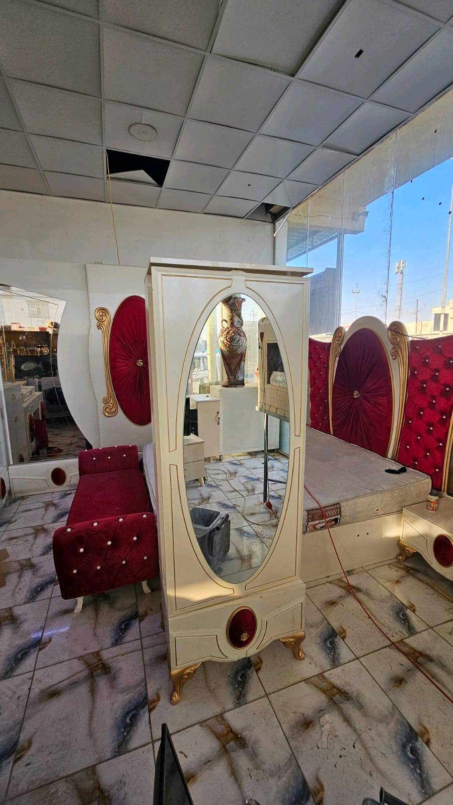 👑 غرفة نوم ملكية بتاج الجرباية الفاخر 👑
إذا كنت تبحث عن الفخامة والرقي، فهذه الغرفة خيار مميز لمنزلك.
✅ تاج جرباية أنيق وفخم. ✅ يتوفر بقياس يتوسع حتى 4 أمتار أو بأقل حسب الطلب. ✅ خامات متينة وتشطيب عالي الجودة. ✅ أسعار مناسبة مع إمكانية التوصيل.
📩 راسل الصفحة لمعرفة السعر والتفاصيل والحجز.