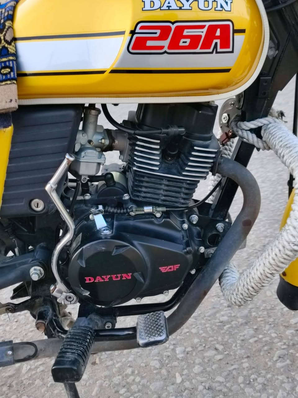 دايون للبيع موديل 2023، أوراقه أصلية، طالعة من البغدادي، ماشية 39 ألف حقيقي. الدراجة أي نقص ما بيها شرط أحله من الصورة، محرك 200 سيسي. الدراجة كل غراضها أبلادي، كل شيء ما بدل بيها شي غراض الوكاله  استخدام شخصي، تجي تفحص. يلا تعامل. السعر 1850 بيها  مجال. العنوان: حي الحر قرب فلافل سعد. ***********
