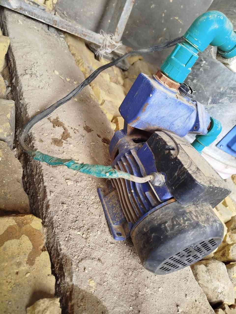 ماطور ماي نضيف شرط الشغل وتانكي ماي ابو ٥٠٠ وسخان شرط الشغل كلهن شلعه وحده للبيع للاستفسار الاتصال على الرقم او واتساب ***********
