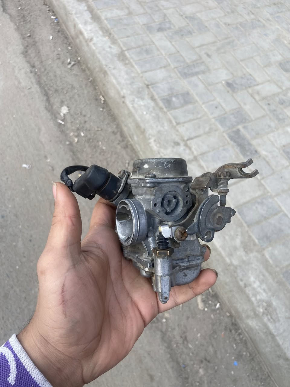 كابريتر ماكس بلاديه مو تجاري سعره ٢٥ الف مكاني بصره معقل ***********
