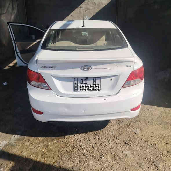 السلام عليكم اكسنت للبيع مكان السياره بغداد الزعفرانيه مواصفات السياره موديل (١٥) وارد خليجي 
١- مري كهربائي
٢- اشاير بالمري
٣- (٥) ويل كروم 
٤- كير اوتماتيك عادي
٥- محرك ١٦٠٠ دوش
٦- داخل لونين بيجي ورصاصي 
٧- انارة ترحيب داخليه من تفتح السياره
٨- شاشه اندرويد
٩- كامره دواره
١٠- باتري جديد+ راديتر جديد 
١١- دبل (٢)سويج شخاطه بلادي
١٢- منضومه لد كامله
١٣- تحكم ستيرن جهتين
١٤- الارضيه والجنطه مغلفه جلد
١٥- رقم بغداد السياره  تريد تحويل تريد وكاله
اخوان اسف على الاطاله بس حبيت اشرح كلشي لان اني ممتواجد عالفيس
السياره حادثه ربع الصندوق الخلفي بس مصلح بارد ومصبوغ غير هذا مابيها شي الحمدالله والسونار موجود بالصور السعر 105 وبيها مجال شويه
للاستفسار الاتصال على الرقم ***********
