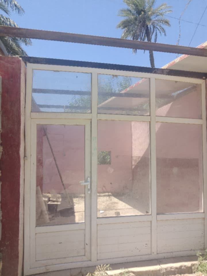 سندويش قطع 4 
كل وحده 6مترا
المتر ب11
استخدام قليل جدا
جام خانه محل 130قفل
الاستفسار اتصال ع 
رقم ***********
