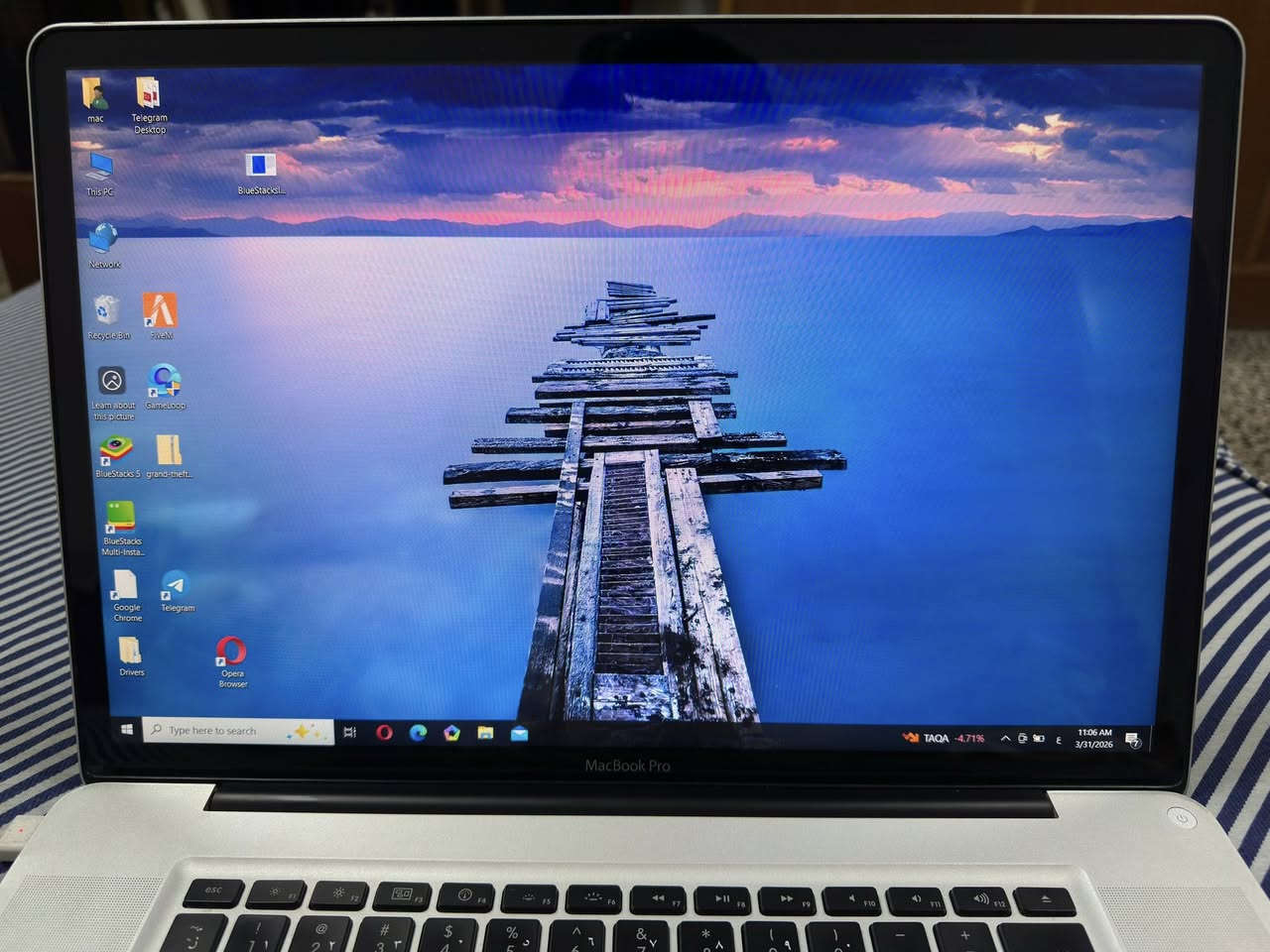 سلام عليكم
 ماك بوك برو حجم ١٥ انج 
 ويا شاحنه الاصليه
الجهاز محول ويندوز و صار بطيء شويه عدي فقط 
جهاز نضيف و شاشته حلوه جبيييره 
مكاني بغداد 
توصيل موجود 
سعره ٢٠٠ الف  و بي مجال 
 ***********
