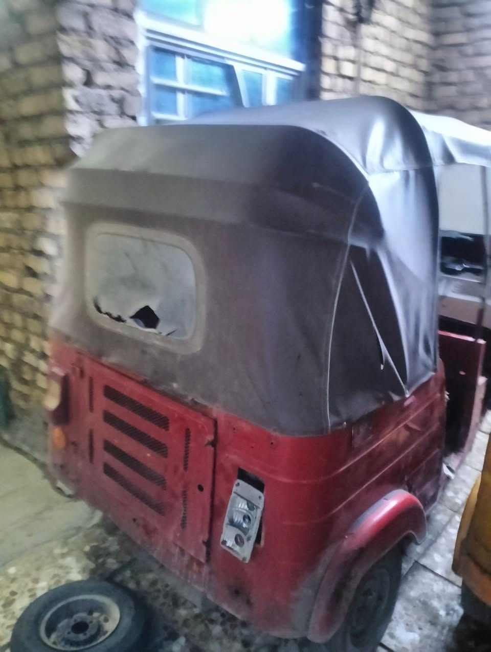 زيل بدون مكينه السعر 1250 السعر مليون اوربع قفل 
مكاني مدينه الصدر 
‏‪0771 829 5215‬‏
