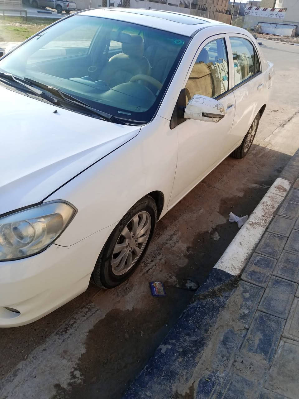 السلام عليكم
سيارة بي واي دي موديل ٢٠١٥ رقم بغداد انكليزي وهزة  بسمي   شرط التحويل محرك وكير  بلادي  اثر خياسات ومصلحه تجي وتفحص  السعر  ٥٦ بيه مجال بسيط العنوان كربلاء الحسينية.  ***********
