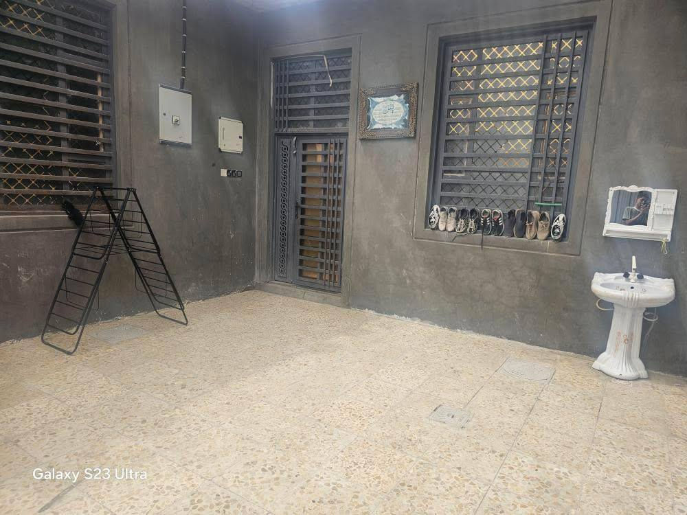 مساحه 250 متر طابو زراعي سند 25 مالك عراقي يحتوي المنزل عله 3 غرف نوم 6 4 ومطبخ حار 🥵 او بارد 🥶 صاله جبيره دورج دائري او طارمه جبيره البيت كلش حلو ***********وتساب اشرحلك اكثر
