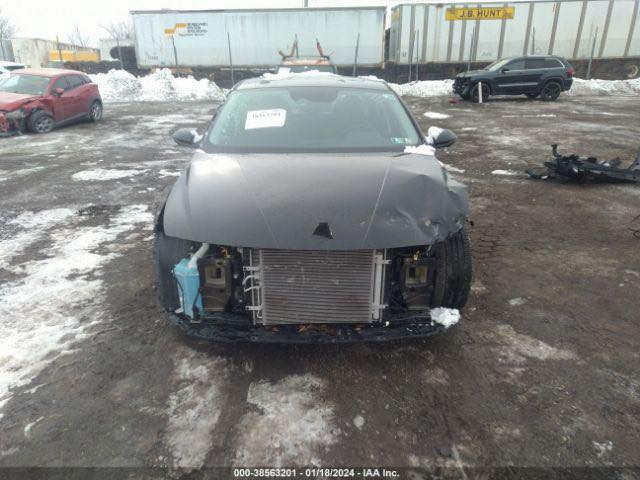 السلام عليكم إلنترا موديل 2022 للبيع 

ضرر موضح بالصور السياره كلها ليبل واحد بدون تبديل  صبغ فقط  البنيد والجاملغ اليسارالمتضًرر منٌ الحادث وبارد خلف السايق وباب السائق بارد بغداد والباقي كفاله عامه من التبديل والصبغ وكفالة جميع الايرباكات 
  
 مواصفاتها 
- بصمة تشغيل ابواب وصندوك
- فتحة سقف ( سلايد روف ) 
- محرك1600 هايبرد 
 - كاميرا  
- تبريد بيانو لمس 
-تبريد منفصل
- رادارات 360 درجة ( امامي جانبي خلفي ) 
- التحذير عند فتح الباب 
-رجاج ستيرن عند تحذير الرادار الامامي
- تحكم ستيرن 4 جهات 
- دشبول 4 وضعيات متغيره 

-لد متغير 10 الوان بالدشبول
 كشنات كهرباء سائق فقط  
- 3 وضعيات قيادة  
- مثبت سرعة ذكي ( التحذير عند مغادرة المسار )
‏- Auto Hold التوقف لفترات قصيرة
- سايد بريك بصمة 
-شاشة بلازمة حجم كبير لمس تدعم نظام الابل كار بلي والاندرويد اوتو و خرائط GPS  
-شحن واير ليس 
-ويل كب ١٧  
-تشغيل عن بعُد 
-اضواء ترحيب عند الاقتراب 
- مازدات لد نهاري + زنون  
-لد خلفي
-نقط عمياء في المري الجانبية
-تدفئة تبريد بالكشنات 
-كير اوتماتيك و S 
-تحديد مسار وقيادة ذاتية
- رادار امامي 
      رادار خلفي 
- مانع انزلاق 
السيارة فوول مواصفات 1-1 
السعر 137$ وبيها مجال للشراي فقط 
-رقم الهاتف ⬇️
 ‭***********‬
مكان السياره : بغداد الكرخ
