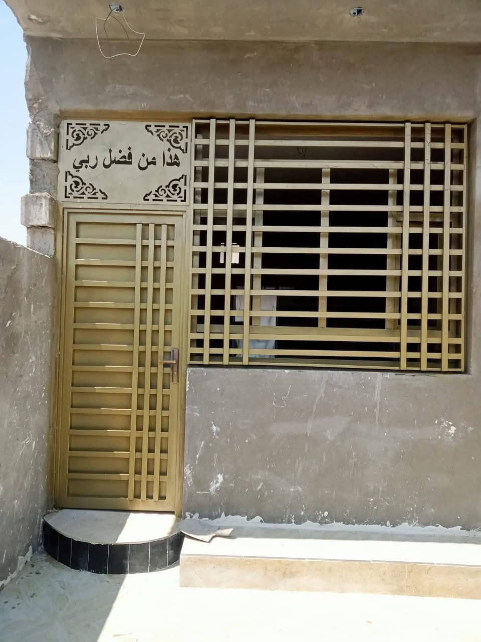 صبغ وتنظيف الشبابيك والبيبان وصبغ الجدران *********** شغل درجه اولى
