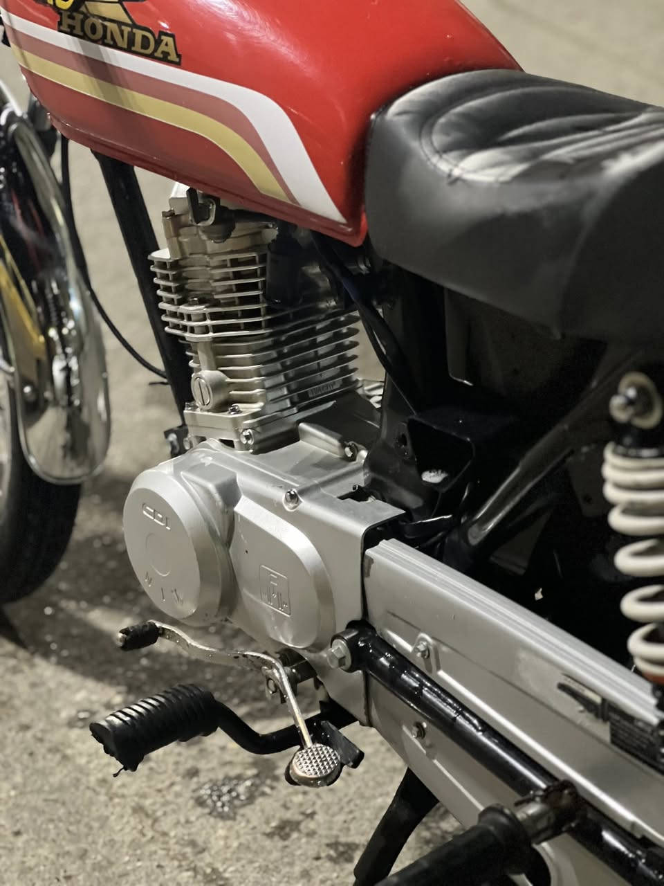 سلام عليكم نامه امتياز للبيع
نظافتهه شوفت عينك الدراجة ما ناقصهه شي 
(كلك)
475 وبيه مجال  رقمي 
  راسلني فقط مراسلة ما متواجد عل خط
0774 032 0100
