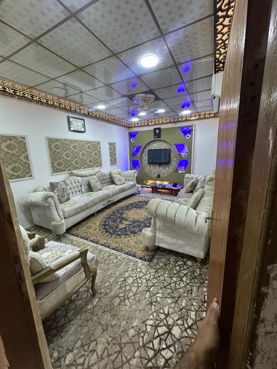 بيت تجاوز منطقه الحكيميه للبيع يحتوي ع ثلاث غرف مع مطبخ كبير واستقبال كبير ودوانيه وصحيات خارجيه الاستفسار الاتصال ***********/وتساب /***********