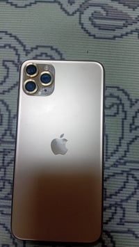 تلفون ايفون ١١ برو ماكس بطاريه ٨٤ ذاكره ٢٥٦ بس شاشه مبدله واصليه العسر...