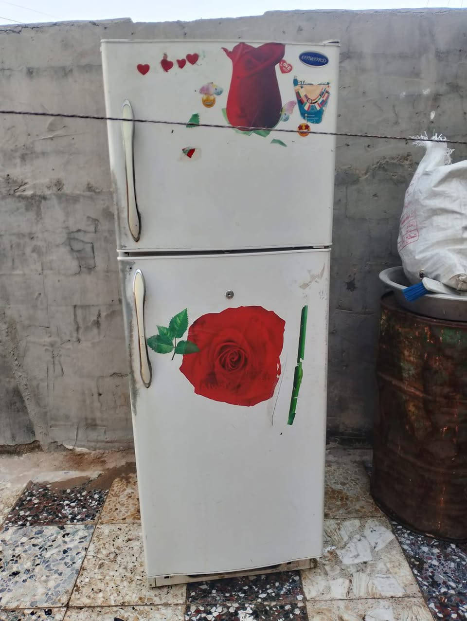 ثلاجة للبيع مستعمله بيه نتله كهرباء تبرد وتشلج مكاني كوفه
*********** السعر ٧٥ ألف
