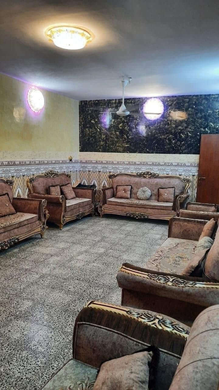 ⭕️تسلسل: 1047
🏚دار للبيع 🏚 دار للبيع 🌹على بركة الله🌹

🔹العنوان: الفلوجة حي الشهداء الاولى المنطقة الواقعة خلف متوسطة القدس
📍نوع الملك : طابو صرف سند
📍 شارع: ١٠ م
📍المساحة بالسند  = ٣٣٧.٥ م٢
📍المساحة واقع الحال تقريباً : ٣٥٠ م٢
🔹الوجه  =١٧ م ونزال= ٢٠.٥ م
🔹بناء طابوق الثمانينيات ومرمم حديثاً

🟡الدار مشيد من طابقين ويحتوي الطابق الاول على 
غرفتين نوم وصالة ومطبخ حار+بارد وهول واستقبال وصحيات داخلية وخارجية وگراج سيارة عدد٢ وحديقة 
🔴مشيدات الطابق الثاني 
ثلاث غرف نوم وصالة ومخزن

✅سعر البيع للعقار: ٣٥٠ مليون دينار قابل للتفاوض 

🟢مكتب دجلة الهندسي للعقارات حي الجولان قرب صناعة الجولان للسيارات مجاور سوبر ماركت الهلال
للاستفسار  الاتصال
‏‭٠٧٥٠ ٦١٤ ٦١٩٠‬
‏‭+٩٦٤ ٧٨٢ ٩١٧ ٤٧٠٨‬
