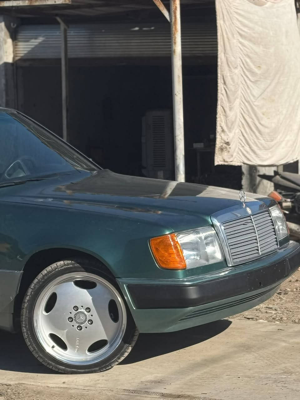 🔴السلام عليكم 👋
🔴مرسيدس دب 
🔴نوع : مرسيدس بنز 🔱
🔴الحجم : 300E
🔴المحرك :2ونص  VVt ديلكو شرط ترايك ٢٠٠ نشاطه فول 🔱
🔴الگير : اتماتيك 🔱
🔴حداديه :  امامي وخلفي جديده 🔱
🔴اللون: فستقي   🔱
🔴الرقم : ديالى ساقطه سنويه بيهة قاصرين 
🔴اطارات :طخم جديد 🔱
🔴بطاريه: نظيفه🔱
🔴كهربائيات: كلها شغاله 🔱
🔴التبريد: شغال ثلج وانسه الحماوه نهائيا🔱
🔴التحويل : شرط التحويل صاحبها اني  🔱
🔴السعر:46وبيها مجال قليل جوه سوك ماكو هيج نضافه هيج سعر 🔱
🔴اخوان السياره جاهزه من كلشي  محرك وكير وشلعتها حلوه شغل واطلع ولا تفتح بوند سياره نظيفه مل بيت  الشراي يتصل عالرقم ♥️🔱  
الرقم : اسيا :*********** ♥️

مكاني ديالى   
@الجميع
