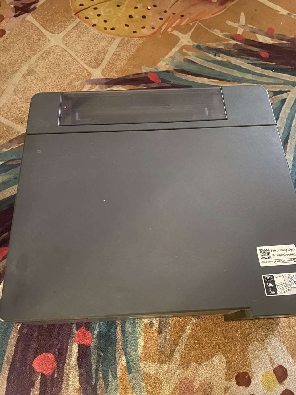 طابعة  Epson EcoTank L8050￼ للبيع
بحالة ممتازة جداً واستخدام خفيف، تعتبر شبه جديدة 🌟
مكفولة كفالة عامة، وياها الكارتونة الأصلية كاملة، وتستخدم حبر حراري للطباعة بجودة عالية وألوان واضحة جداً.

المواصفات:

* طباعة صور وألوان احترافية بدقة عالية
* نظام EcoTank اقتصادي بدون كارتريدج
* 6 ألوان لطباعة أدق وأنقى
* تدعم الطباعة اللاسلكية Wi-Fi و Wi-Fi Direct
* تدعم الطباعة من الموبايل بسهولة
* طباعة على ورق الصور وCD/DVD
* سرعة طباعة ممتازة
* دقة طباعة تصل إلى 5760×1440 DPI
* حجم A4
* مناسبة للمكاتب، الطلاب، وأصحاب المشاريع والطباعة الحرارية  

الطابعة نظيفة جداً وما مطبوعة هواي، جاهزة للشغل مباشرة 👍 
سعر :375 وبيه مجال بسيط
رقم الهاتف : ***********
