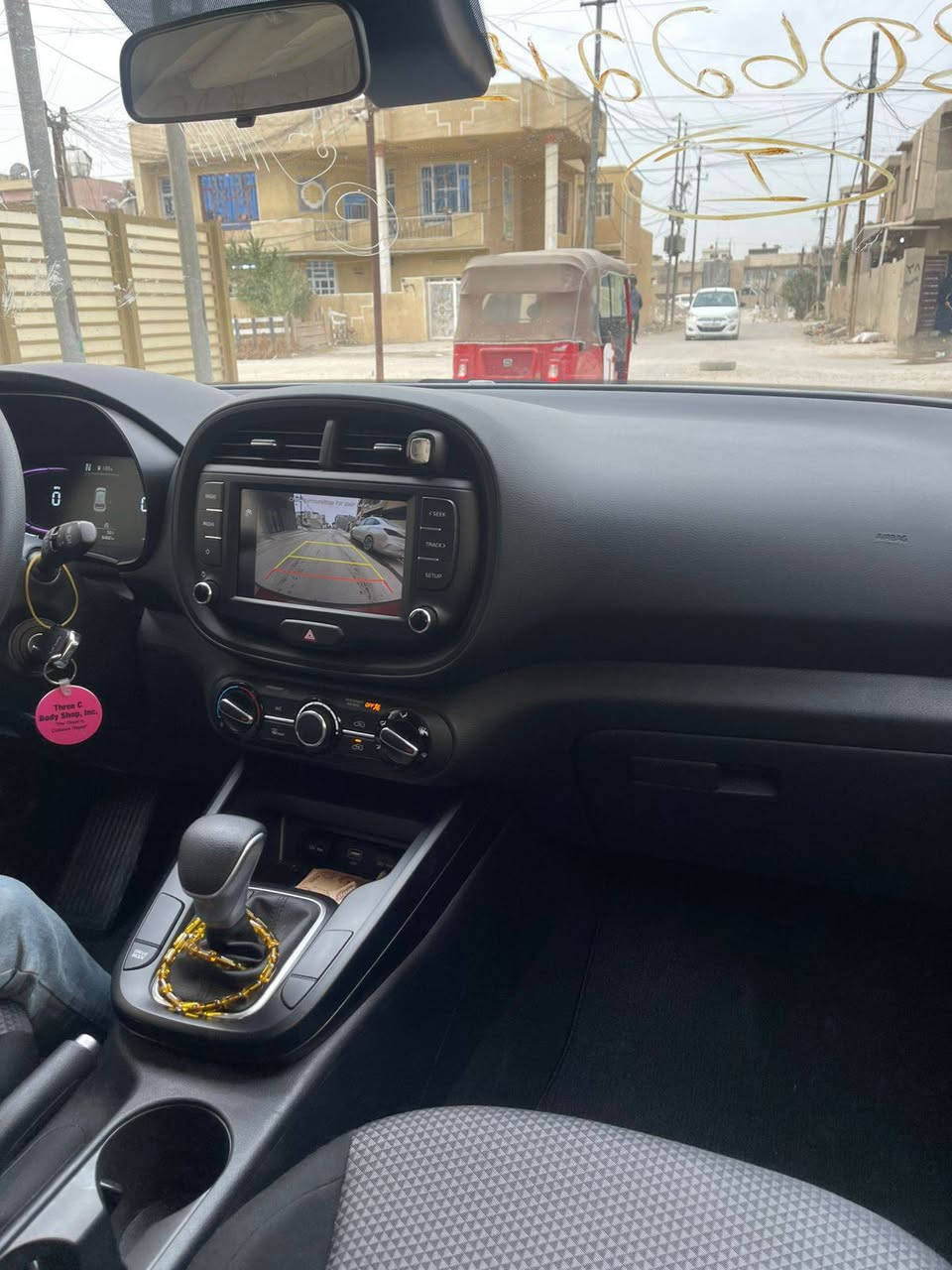 _للبيع كيا صول _ 🛠️
_الموديل_: ٢٠٢٥🚗
_اللون_: أحمر 🔥
_الحالة_: ممتازة،  🌟
ماشيه ٦ الف
_المواصفات_: فتحه 
- محرك ٢٠٠٠  لتر
- ناقل حركة أوتوماتيكي
- نظام دفع أمامي
-حادث جاملغ المامي
- نظام أمان متقدم
بدون رقم 
📍 _الموقع_: بغداد
💰 _السعر_: ١٥٥
📞 _للتواصل_‏‪***********‬‏
