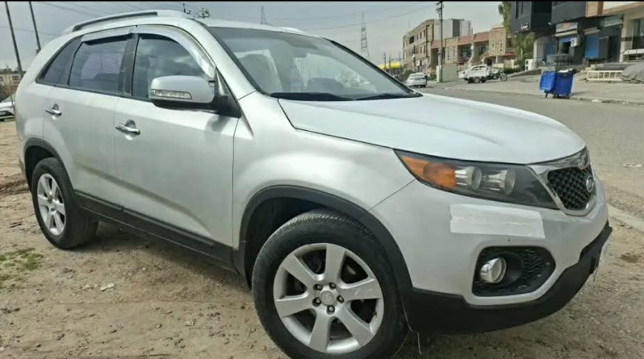 بەناوی خودا کیا سورینتۆ گازە
چوار بستۆنە
بەسمەیە
سێ ڕیز کوشنە
دەرگاکانی بەسمەیە
کوشن سارد و گەرم
حاسەیە ٢٠٠٩ماشەڵالۆک لۆکە ژ.م(***********)(***********)
