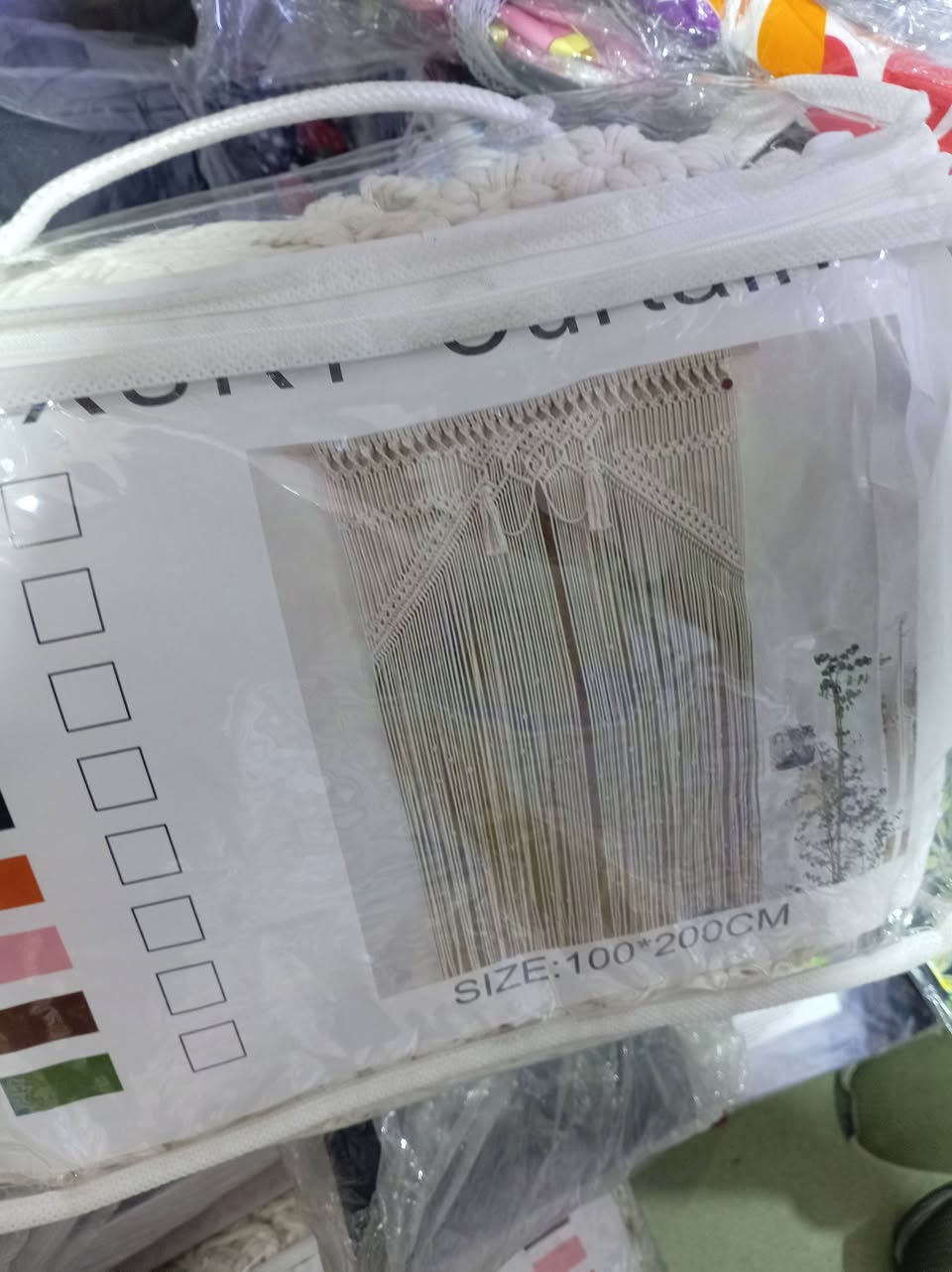 السلام عليكم. تتوفر لدينا برده بوهيمي. للعرض متر. والطول 2متر. السعر 22. توصيل مجانا ***********
