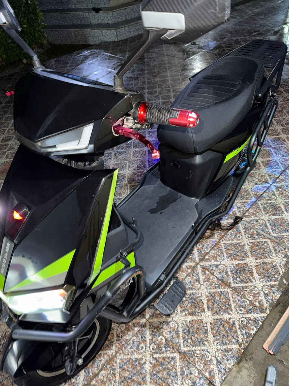 سلام عليكم ماطور شحن للبيع نوع كوري 2026 ماطور مدرع تشغيل عن بعد بي بصمتين وسويجين وكارت وبي نضام R الرجوع للخلف 6 بطاريات اي صرف شحن ما بي ماطور جديد ونضيف وياه صندوق بس بي الهورن ودبل اشاره عاطلات السعر 900 الف وبي مجال مكاني شارع اربعين قرب جامع الواثق وهاذ رقمي لل تواصل ***********.
