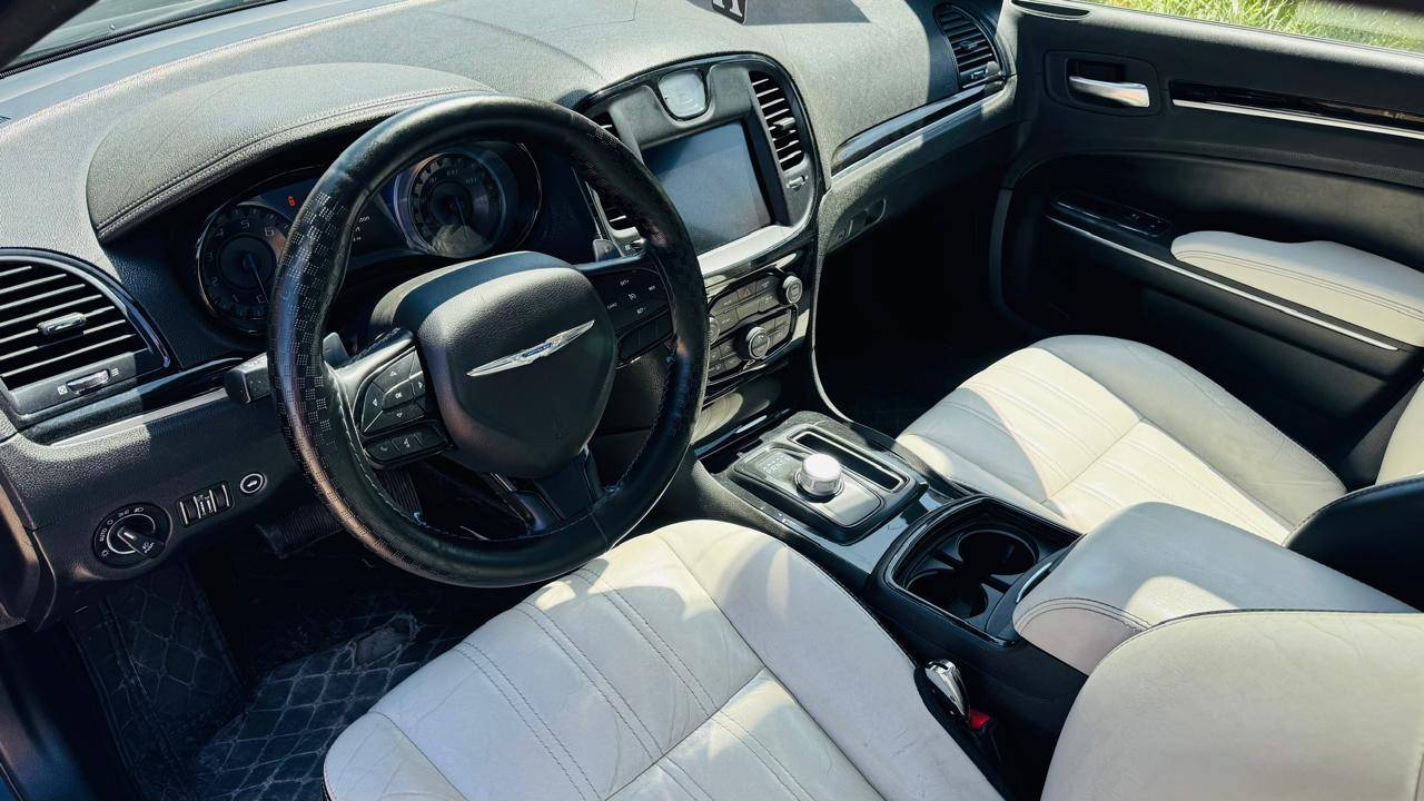 السلام عليكم 
اوباما 18 S فول فتحه 
بغداد انكليزي بسمي
داخل ابيض بلاد حضن 
ماشيه 104
لون حبري شذره
حادث قطعه وحده ومبدله اصليه بدون صبغ بدون دواخل 
والباقي كفاله 
سعره 235 وبيه مجال
***********
